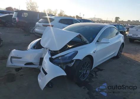 2020 Tesla Model 3 Standard Range Plus Rear-Wheel Drive/Standard Range Rear-Wheel Drive z USA, uszkodzony, nr VIN 5YJ3E1EA0LF669834